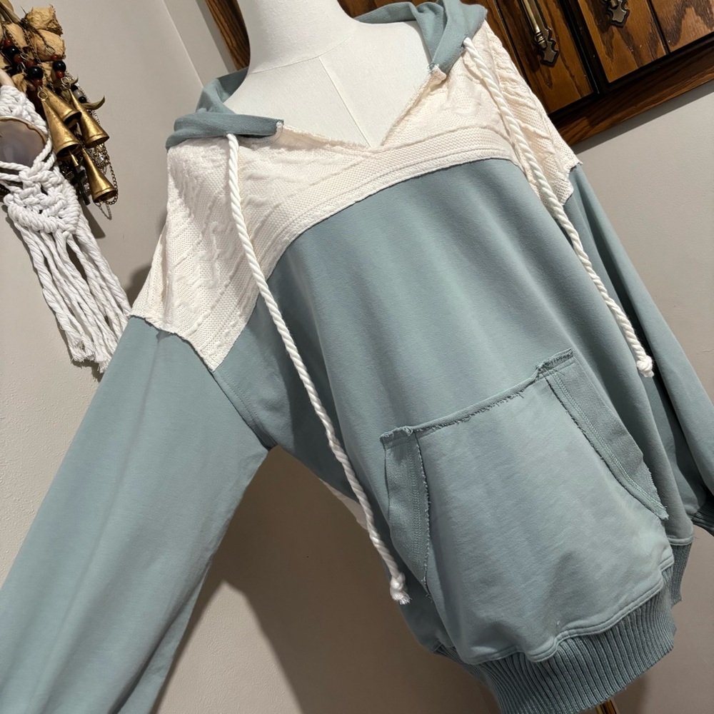 Listicle Pullover Hooded Long Sleeve Shirt Size Medium - Picture 5 of 10